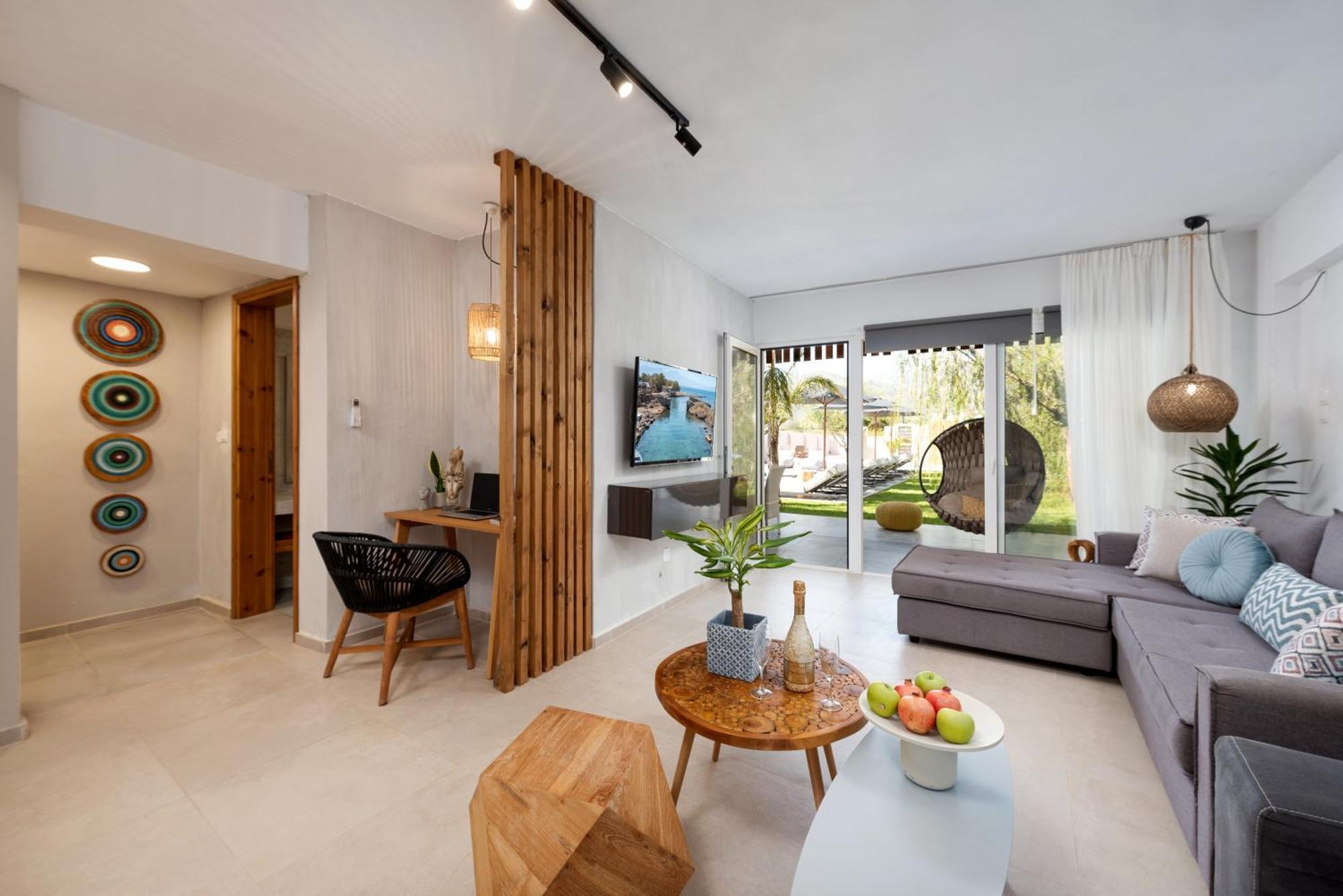 Hypnosis Beachside Villa With Private Heated Pool ゲオルギオポリス エクステリア 写真